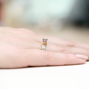 Pierścionek z Ametystem 0,50ct i Brylantami z białego złota próby 585. W-0106BA